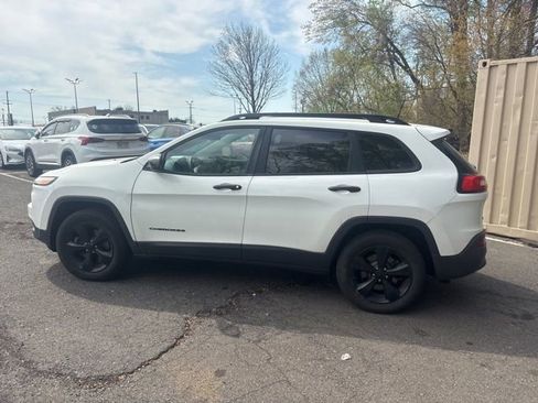 Used 2016 Jeep Cherokee Sport w/ Cold Weather Group image 5