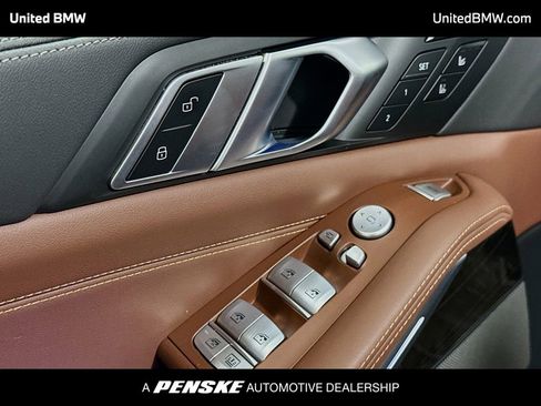 Used 2025 BMW X7 M60i image 3