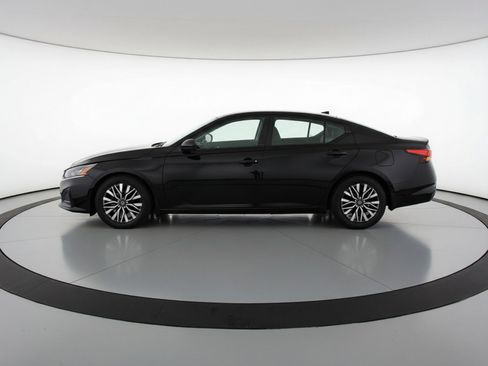 Used 2025 Nissan Altima 2.5 SV FWD image 5