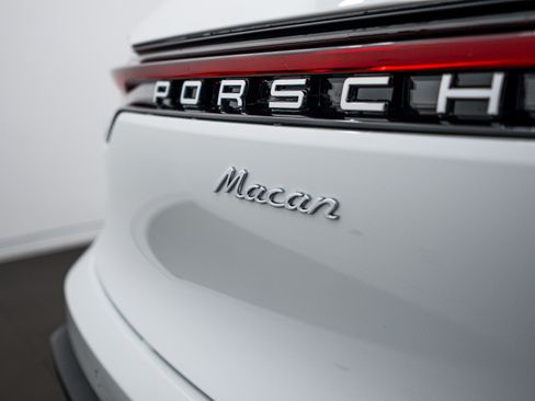 Certified 2026 Porsche Macan AWD/4WD image 26
