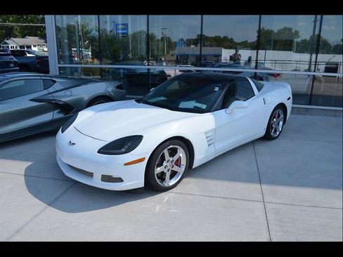 Used 2007 Chevrolet Corvette Coupe w/ Preferred Equipment Group RWD image 1