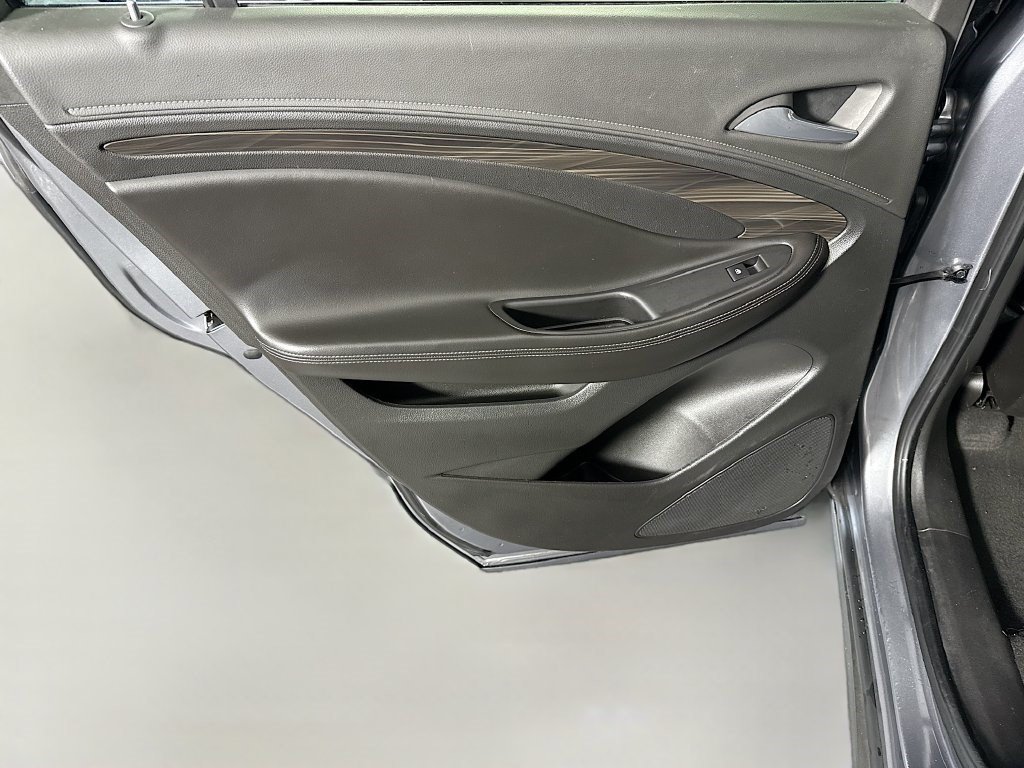 Used 2019 Buick Envision Essence FWD image 25