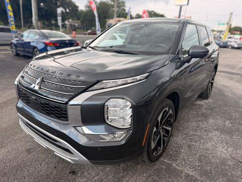 Used 2024 Mitsubishi Outlander FWD image 2