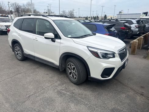 Used 2021 Subaru Forester Premium image 2