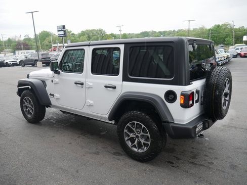 Used 2024 Jeep Wrangler Sport S image 9