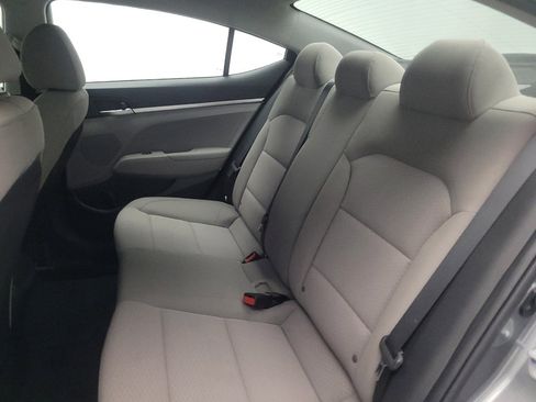 Used 2019 Hyundai Elantra SE FWD image 18