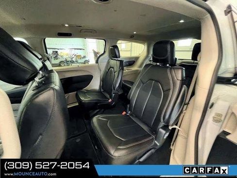 Used 2024 Chrysler Pacifica Touring-L image 12