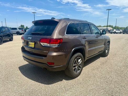 Used 2020 Jeep Grand Cherokee Laredo w/ 18" Wheel & 8.4" Radio Group image 4