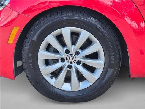 Used 2018 Volkswagen Beetle 2.0T FWD image 14
