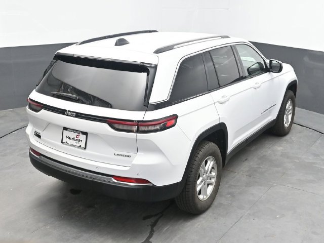 Used 2022 Jeep Grand Cherokee Laredo w/ Luxury Tech Group I AWD/4WD image 36