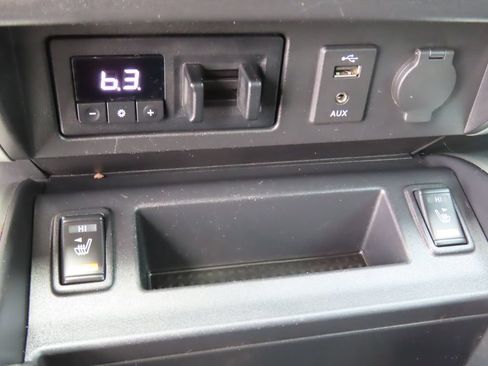 Used 2017 Nissan Titan PRO-4X w/ Pro-4x Convenience Package AWD/4WD image 8