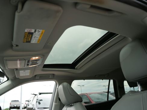 Used 2024 Toyota Highlander XLE FWD image 20