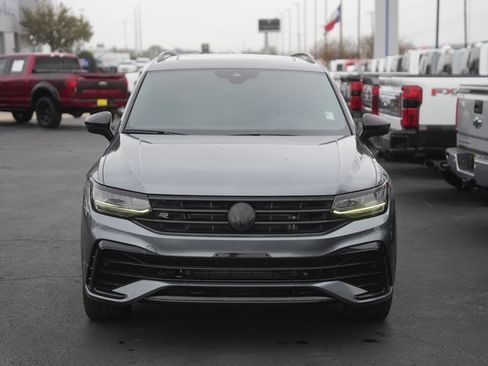 Used 2024 Volkswagen Tiguan SE R-Line image 3