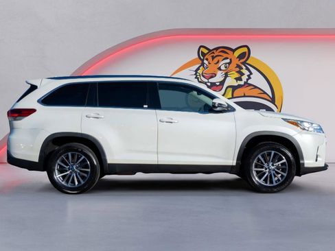 Used 2019 Toyota Highlander XLE image 4