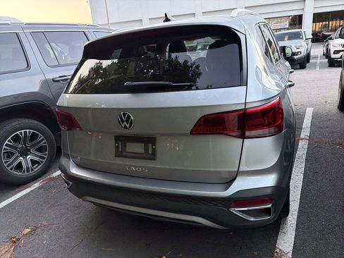 Used 2024 Volkswagen Taos SE FWD image 5