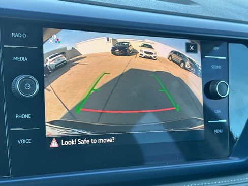 Used 2024 Volkswagen Taos SE image 17