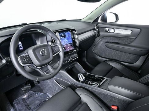 Used 2026 Volvo XC40 B4 Plus w/ Protection Package Premier FWD image 6
