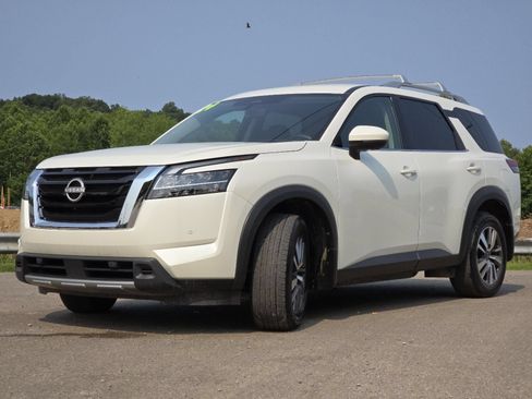 Used 2024 Nissan Pathfinder SL w/ Cargo Package AWD/4WD image 14