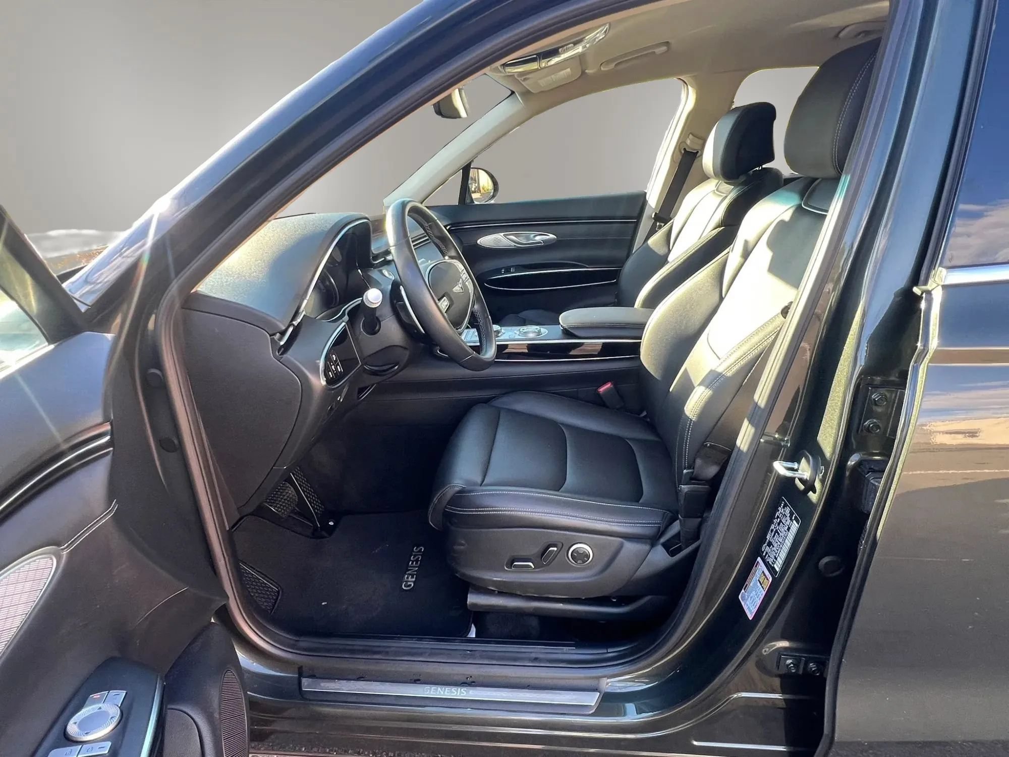 Used 2025 Genesis GV70 2.5T AWD/4WD image 21