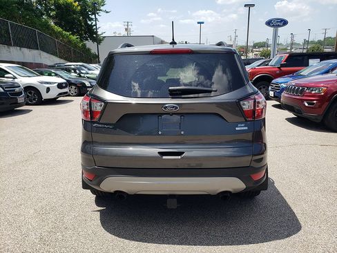 Used 2018 Ford Escape SE w/ SE Sync 3 Package FWD image 4