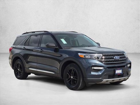 Used 2024 Ford Explorer XLT w/ Equipment Group 202A RWD image 3