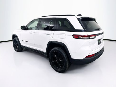 Used 2023 Jeep Grand Cherokee Limited w/ Black Appearance Package image 5