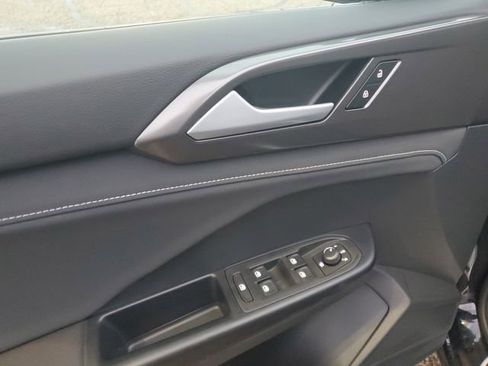 New 2026 Volkswagen Taos SE FWD image 14