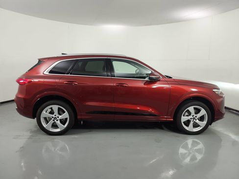 Used 2025 Audi Q5 Premium Plus w/ Premium Plus AWD/4WD image 38