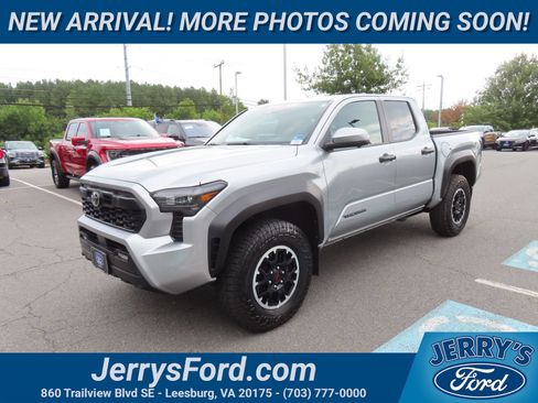 Used 2024 Toyota Tacoma TRD Off-Road w/ TRD Off Road Premium Package AWD/4WD image 3