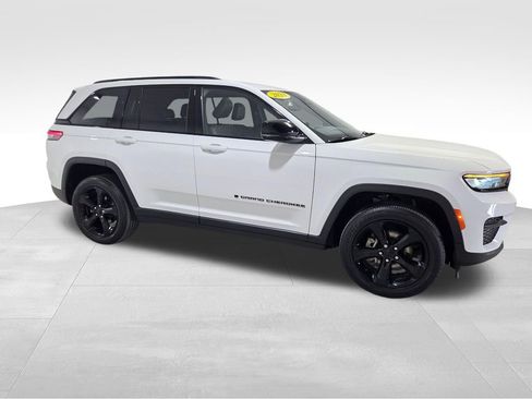 Used 2023 Jeep Grand Cherokee Altitude image 28