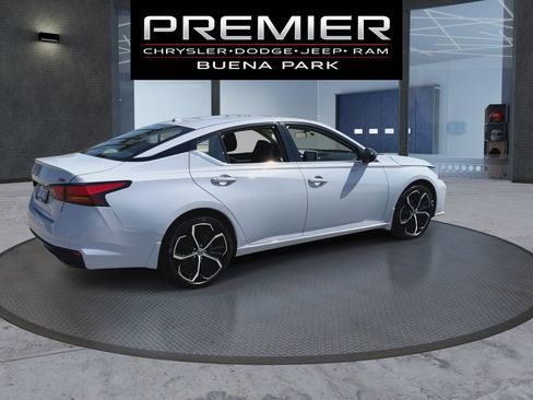 Used 2025 Nissan Altima 2.5 SR image 8