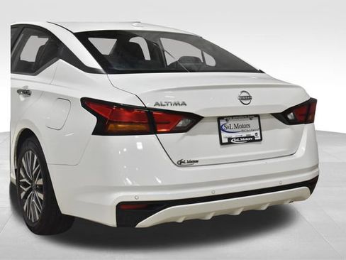 Used 2025 Nissan Altima 2.5 SV FWD image 31