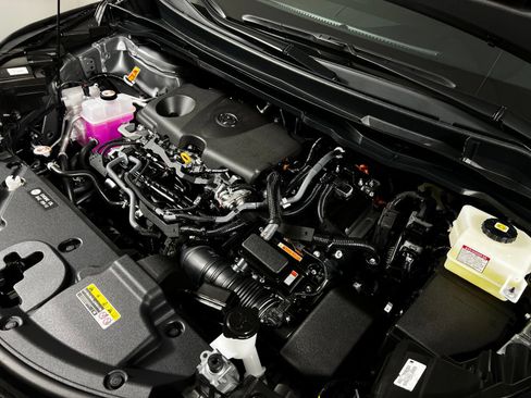 Used 2026 Toyota Sienna Limited FWD image 11