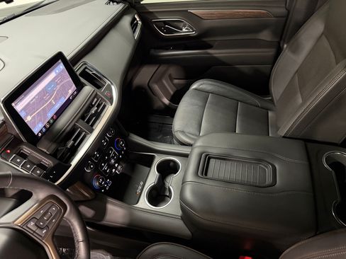Used 2021 Chevrolet Tahoe High Country w/ Premium Package AWD/4WD image 16