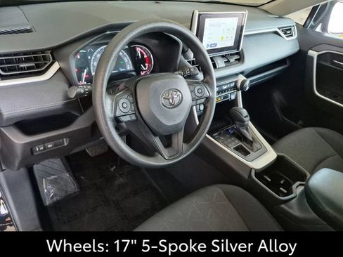 Used 2025 Toyota RAV4 XLE AWD/4WD image 12