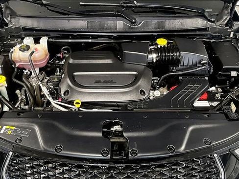 Used 2022 Chrysler Pacifica Touring-L image 9