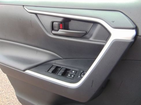 Used 2025 Toyota RAV4 LE AWD/4WD image 20