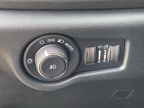 New 2026 Chrysler Pacifica Select AWD/4WD image 22