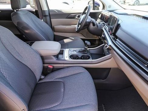 New 2026 Kia Carnival LX image 18