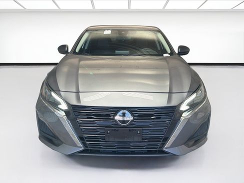 Used 2024 Nissan Altima 2.5 SV FWD image 2