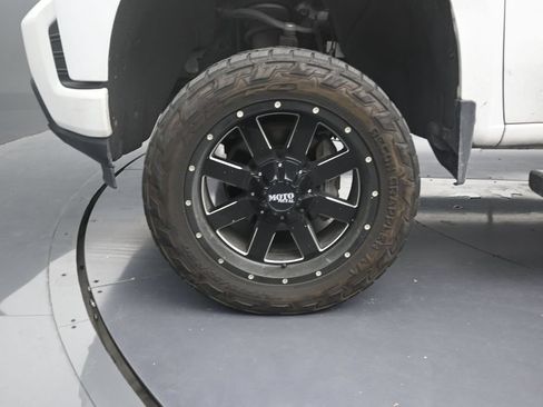 Used 2020 Chevrolet Silverado 1500 Custom w/ Custom Value Package RWD image 9