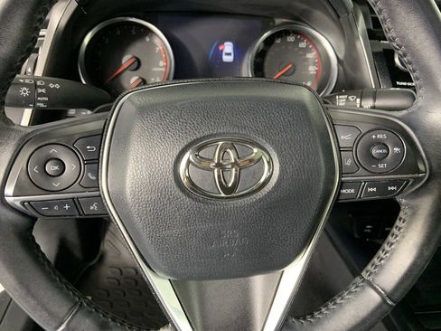 Used 2018 Toyota Camry XSE image 29
