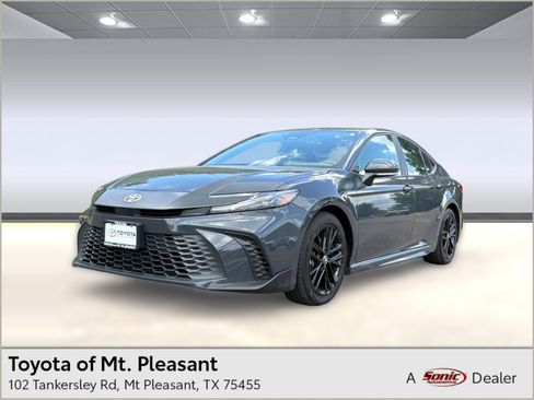 Used 2025 Toyota Camry SE FWD image 1