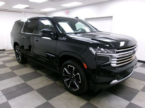 Certified 2023 Chevrolet Suburban High Country AWD/4WD image 15