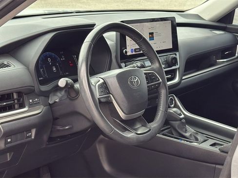 Used 2024 Toyota Grand Highlander XLE image 8