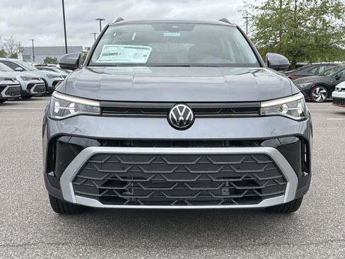 New 2026 Volkswagen Taos SE FWD image 8