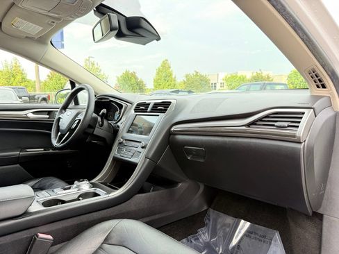 Used 2018 Ford Fusion SE w/ Equipment Group 602A FWD image 22