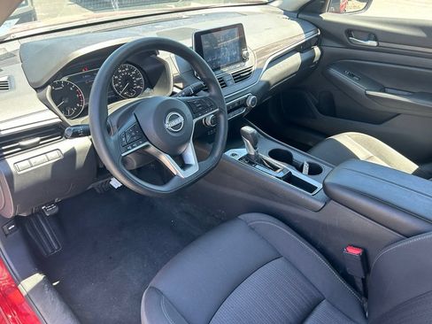 Used 2025 Nissan Altima 2.5 SV FWD image 24