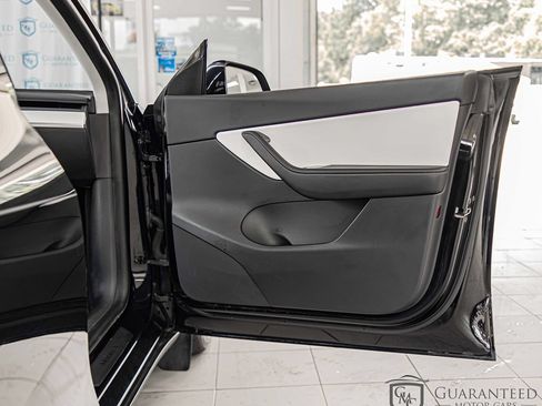 Used 2021 Tesla Model Y Long Range AWD/4WD image 38