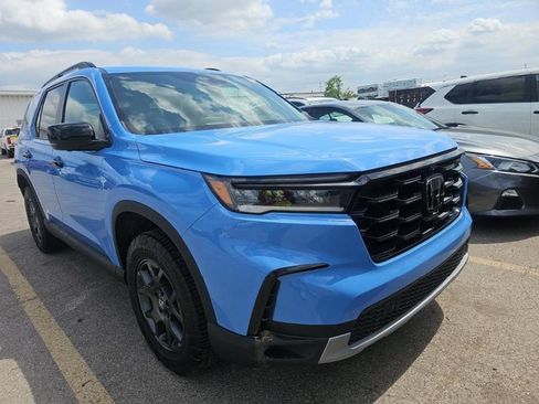 Used 2024 Honda Pilot TrailSport image 3